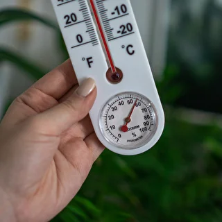 Universelt hvidt termometer med hygrometer (-20°C til +50°C) 25cm – photo 4
