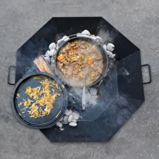 Hængende støbejernsgryde med pande – photo 11