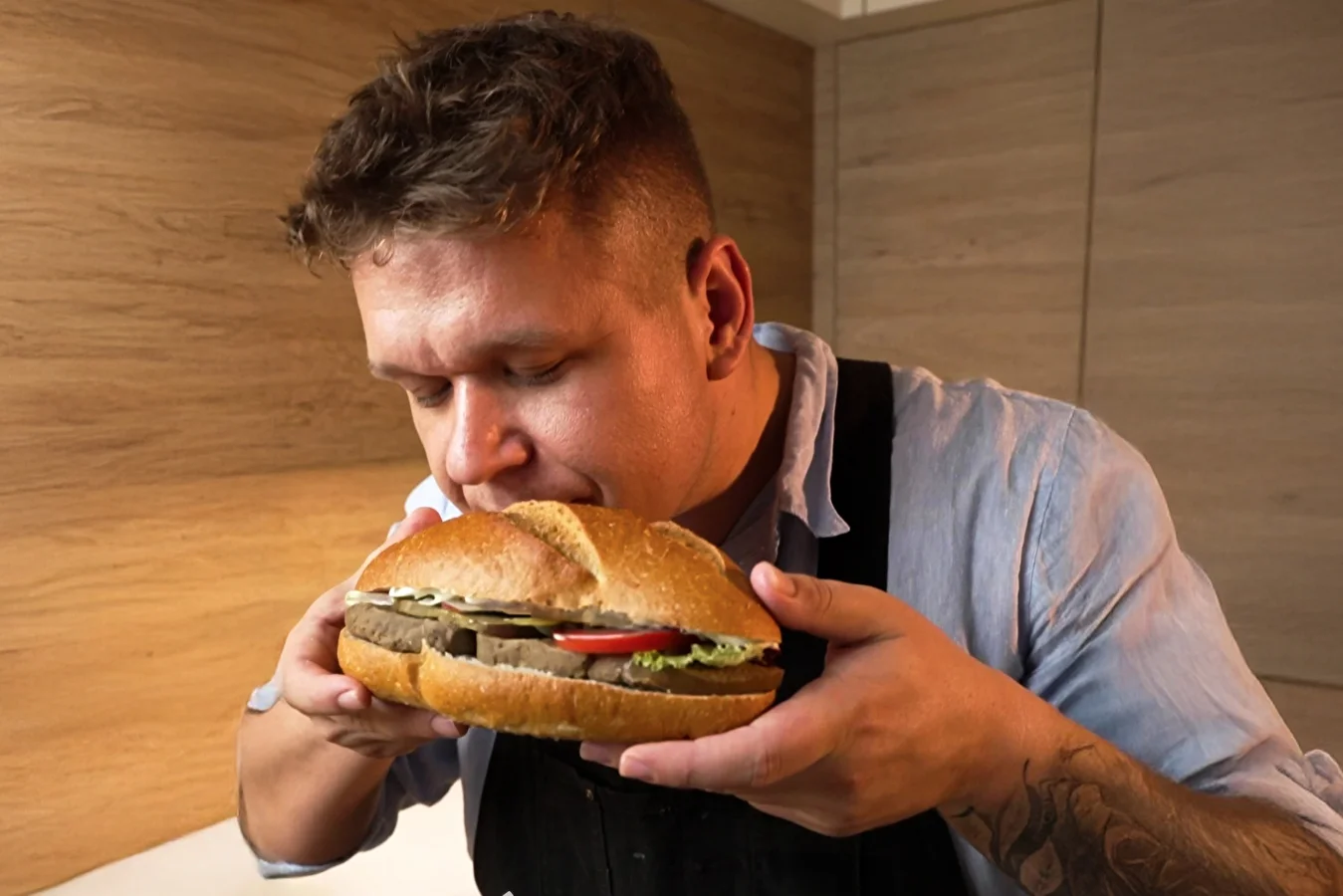 Vegansk postej af kikærter og tørrede svampe - enkel opskrift i skinkekoger