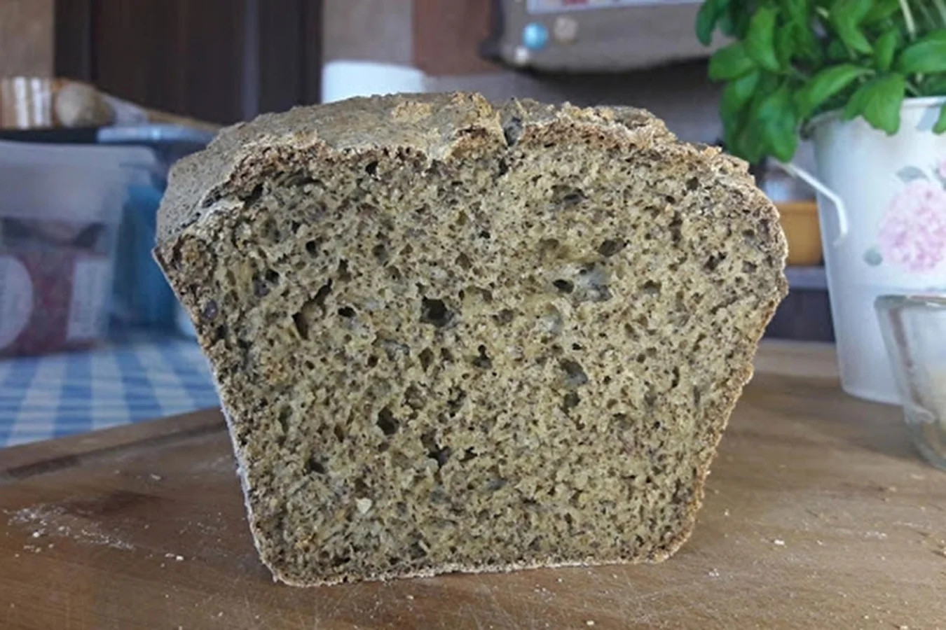 Hjemmebagt glutenfrit brød med hampemel