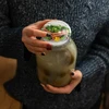 Krukke TO 2 L, fi 82/6 med farvet låg + tang - 5 