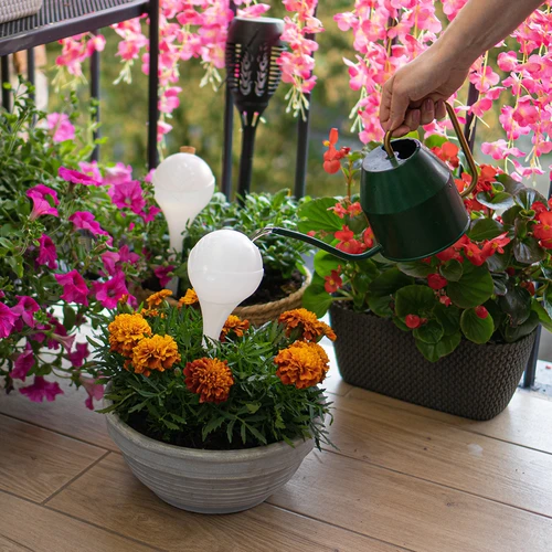 Vandingskugler til planter, hvide halvgennemsigtige med prop, 400ml, 4 stk. - 9