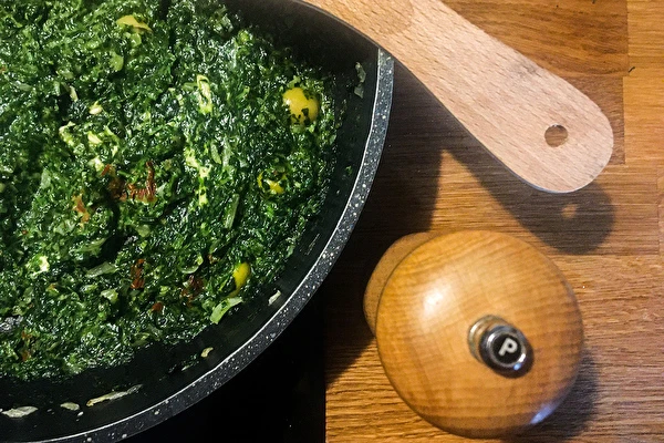 Bagte pierogi med spinat