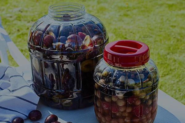 SÆSONENS LÆKKERIER I PRAKTISKE, BRUDSIKRE BEHOLDERE