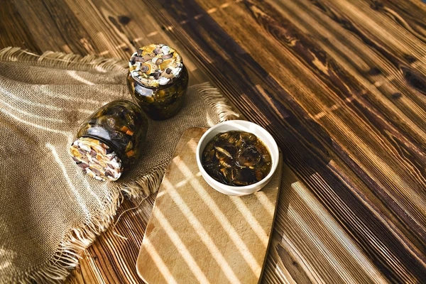 Hjemmelavede syltede svampe