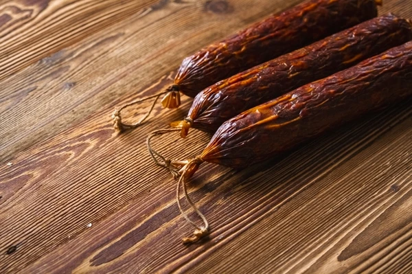 Hjemmelavet krakowska-pølse – røget