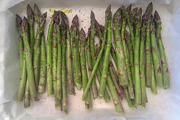 Hvordan tilbereder man grønne asparges?