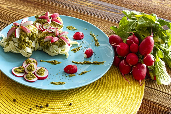 Pesto af radiseblade