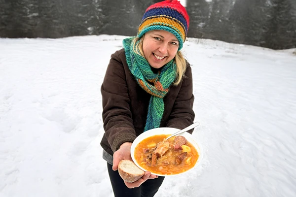 Røgaromatisk kwaśnica fra bålgryde – et aromatisk festmåltid fra ilden