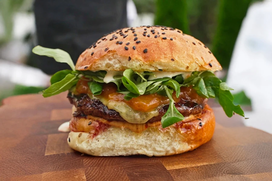 Browin Przepiśnik - Burger med ferskenmarmelade – prøv denne kombination