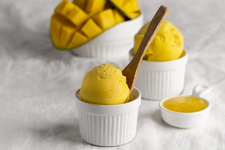Forfriskende mangosorbet - naturlig, let og fuld af smag!