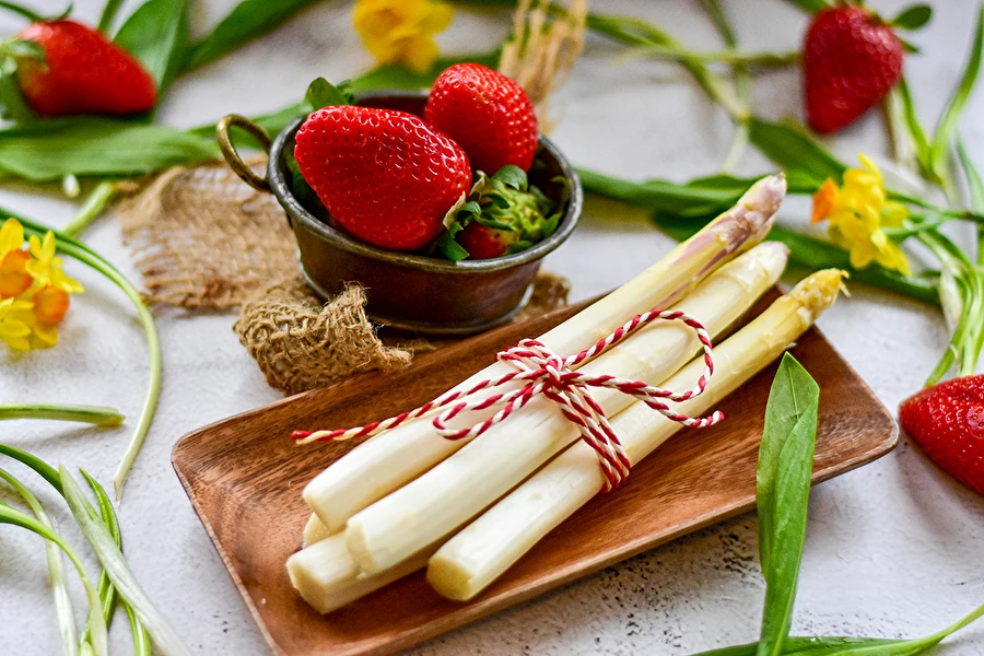 Hvordan tilbereder man hvide asparges?