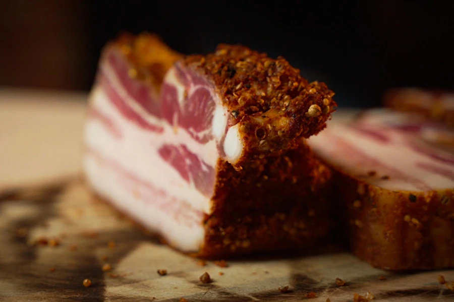 Browin Przepiśnik - Røget svinebryst i pastrami-stil