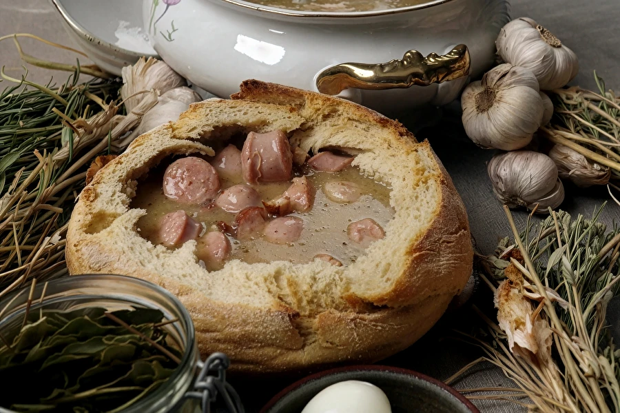 Traditionel gammelpolsk żurek